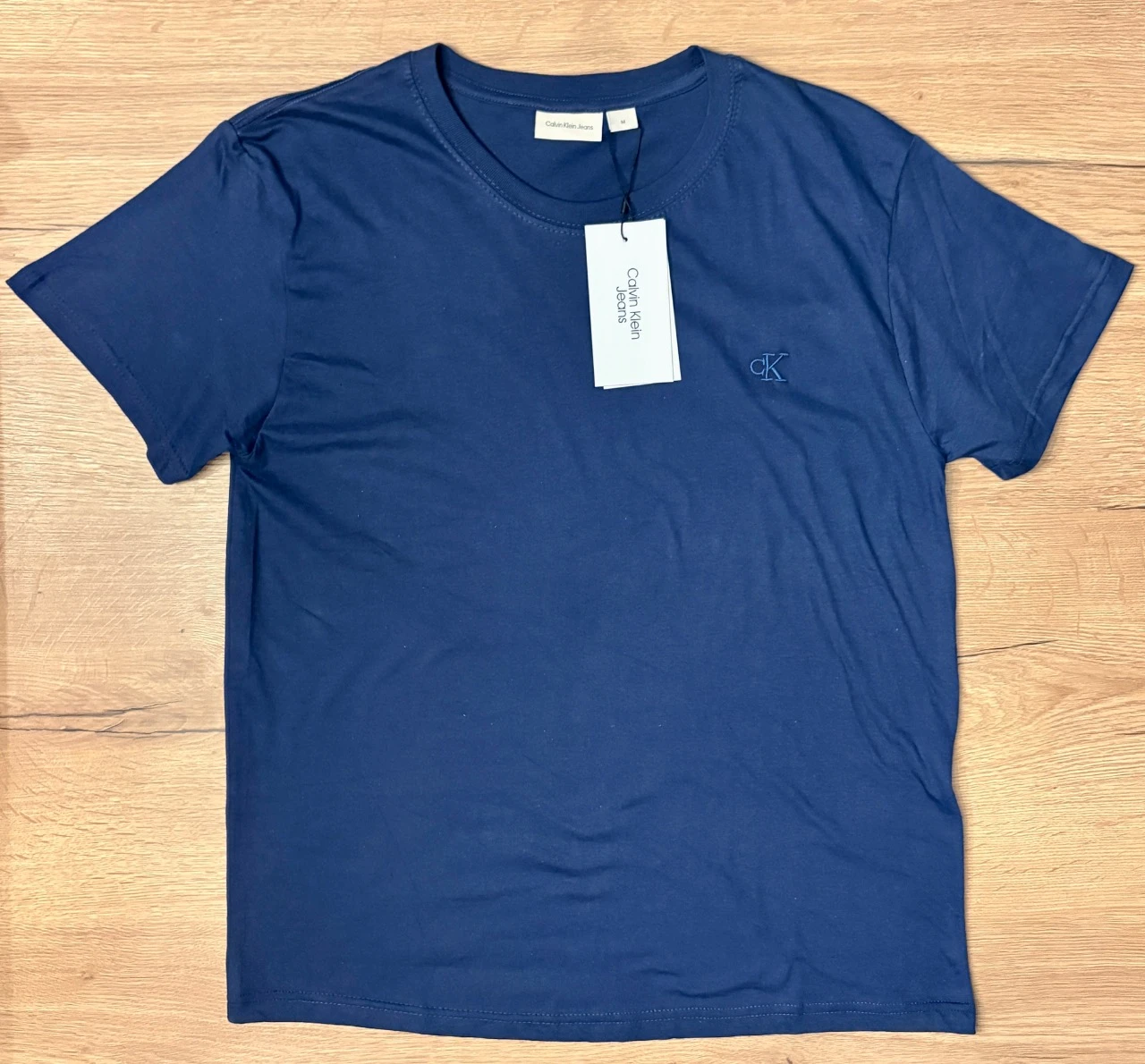 T-shirt Calvin Klein Jeans bleu marine neuf – Taille M